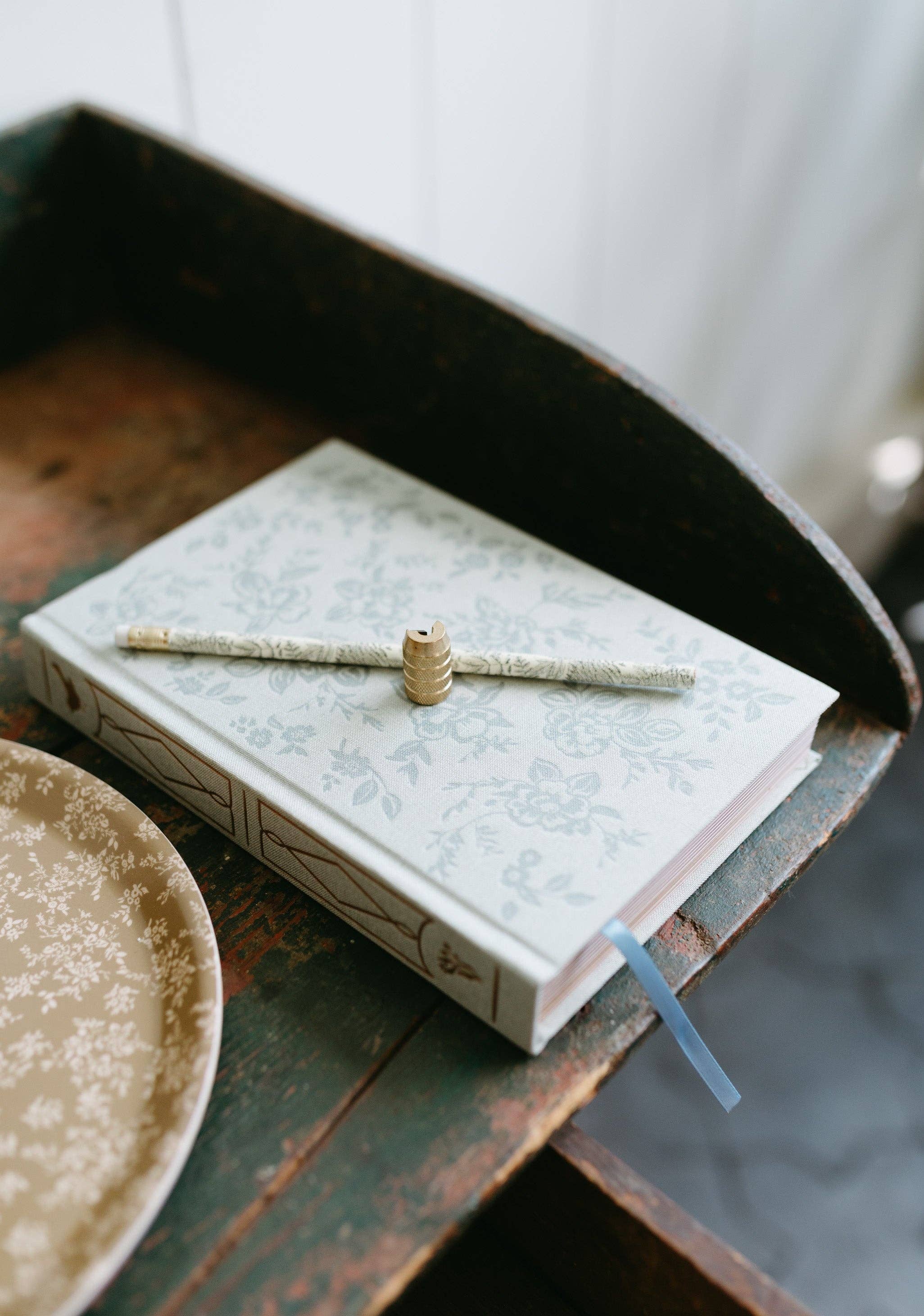 Daydreamer Linen Sketchbook - Embossed Green Floral Journal