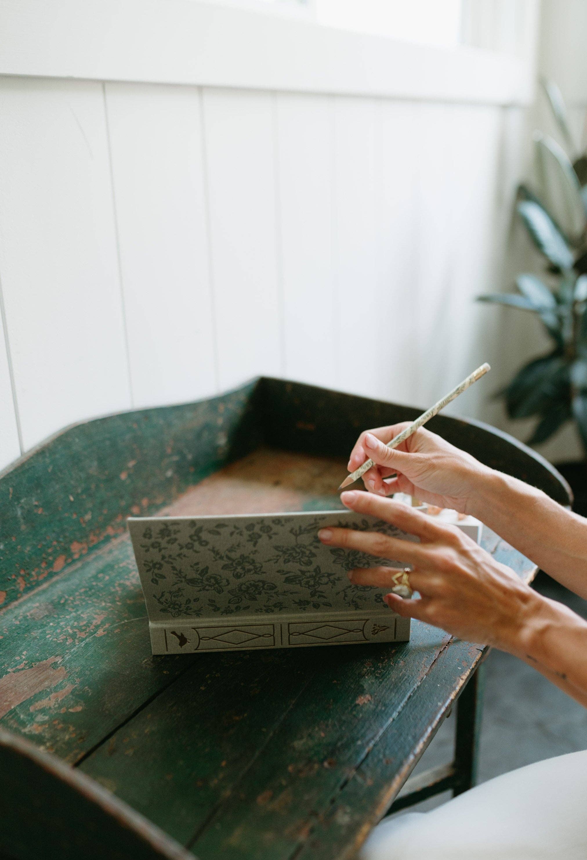 Daydreamer Linen Sketchbook - Embossed Green Floral Journal